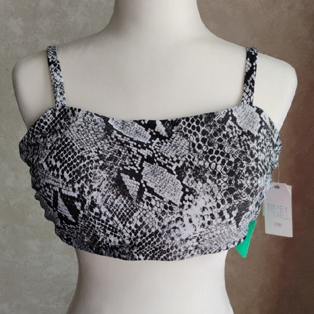 Time and Tru Black and White Ruched Crop Tank Top
